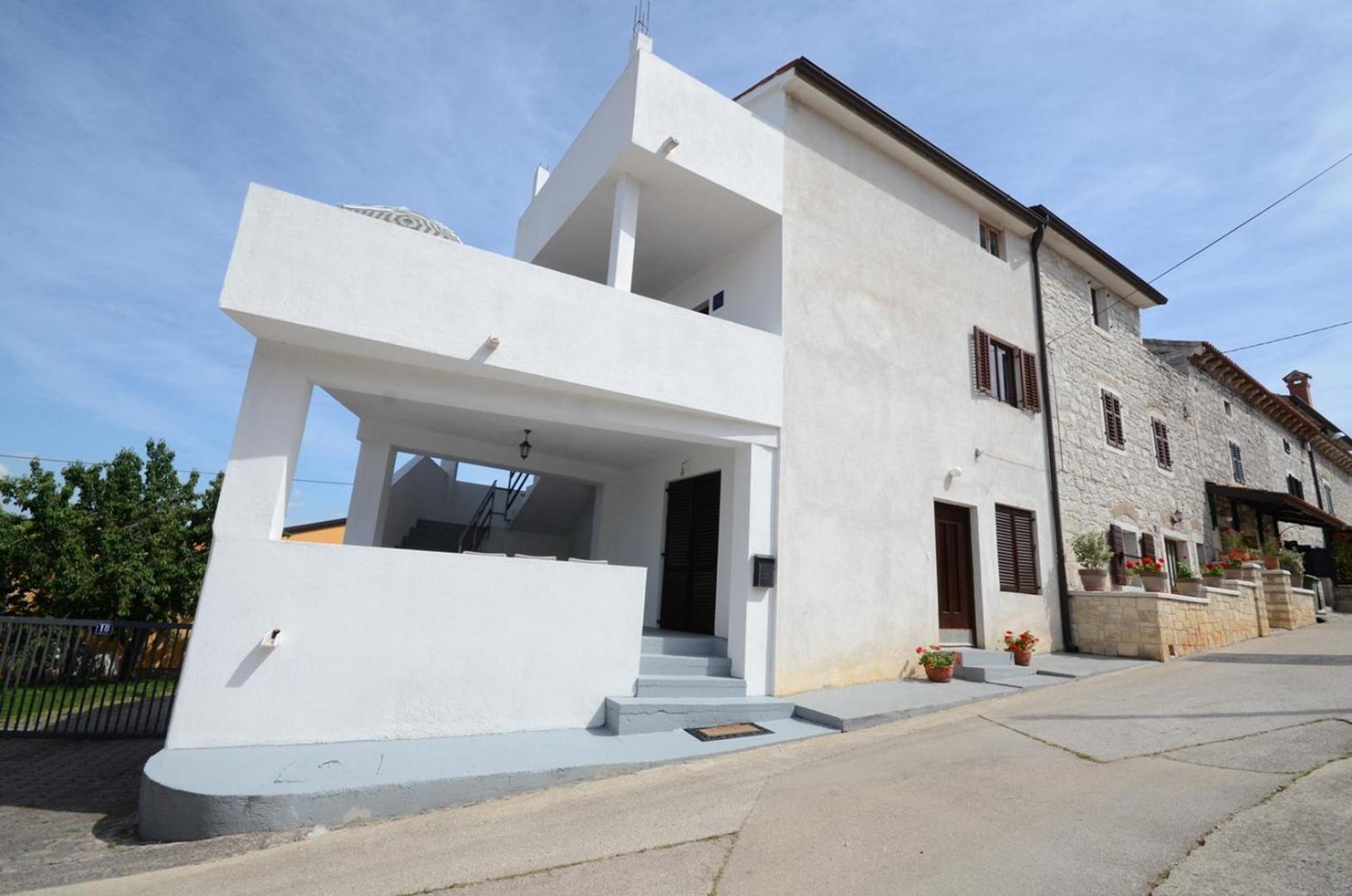 Apartment House Vinka Near The Beach In Funtana Exterior photo